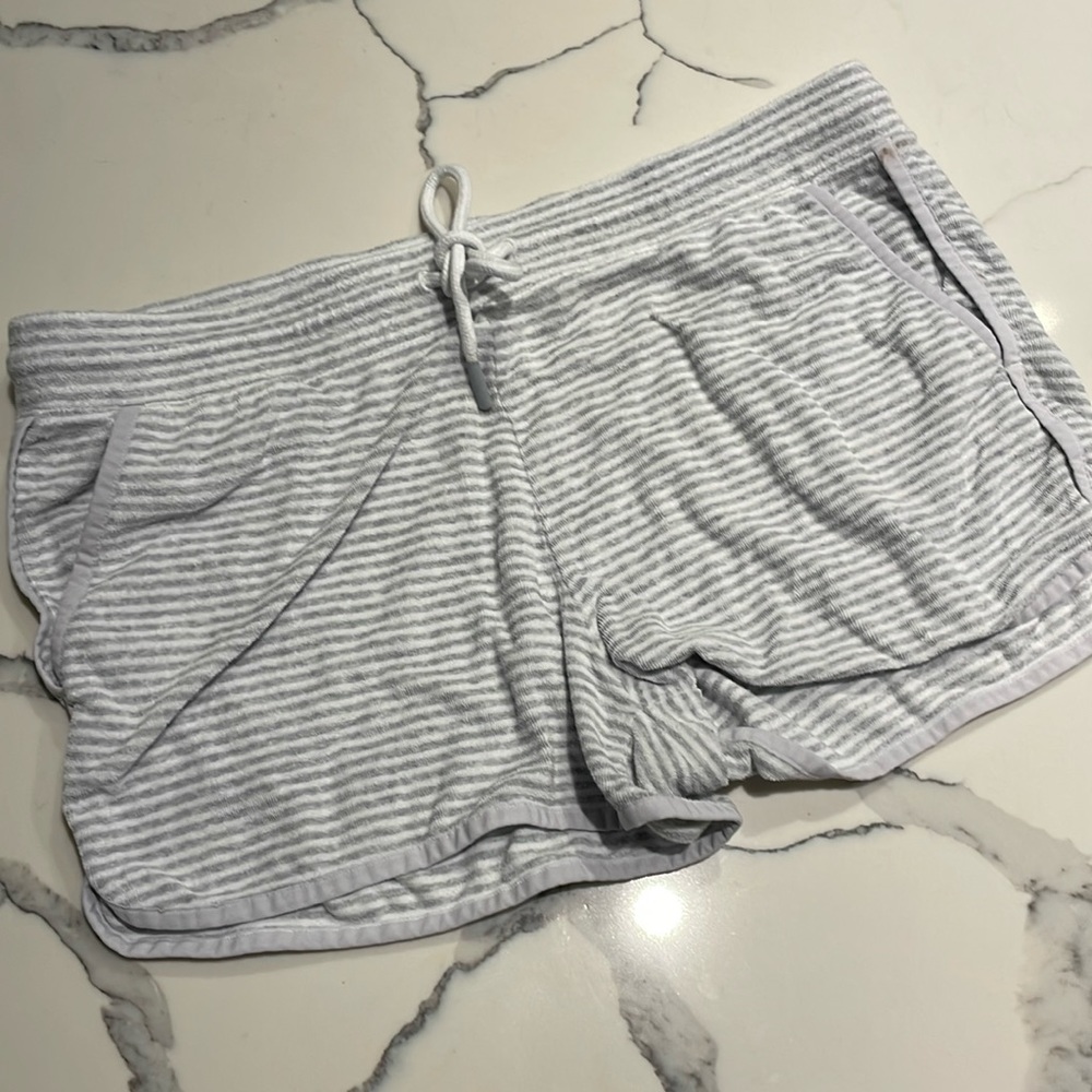 Vineyard Vines Shorts - L